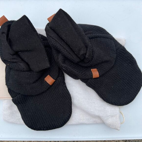 NWT Goumi Kids Shadow Knit Baby Boots SZ 18-24mo Black Organic Cotton Booties - Picture 1 of 4